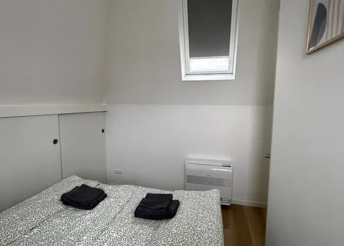 By Adm فندق ليدن